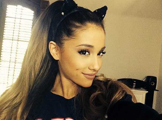 14 Beautiful Celebs That You'd Take a 2nd Mortgage To Go Out With For a Night
