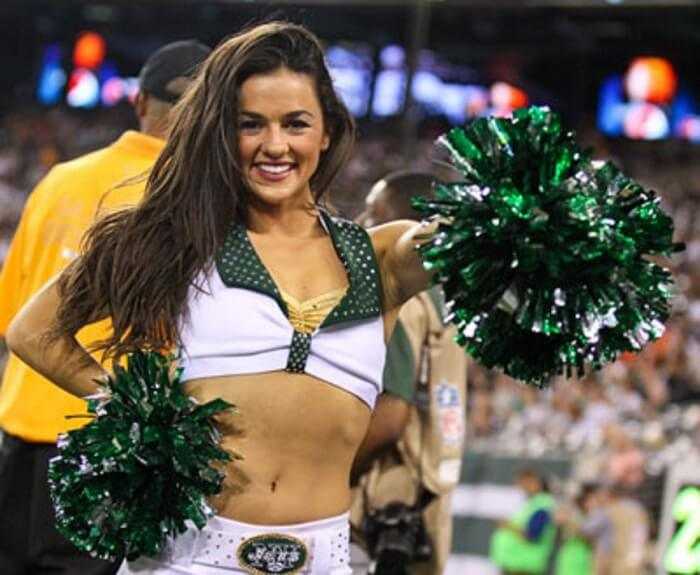 10 Hottest Cheerleaders In The NFL