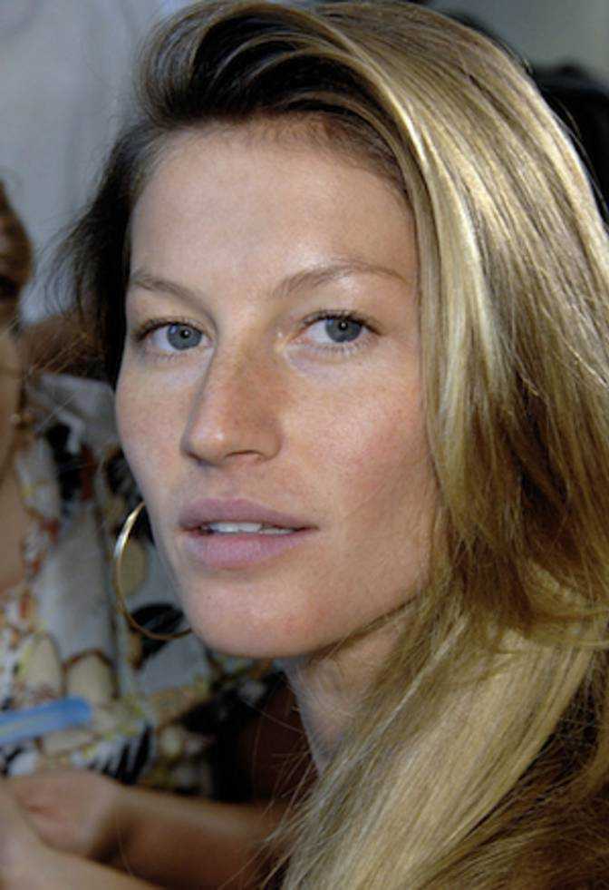 10 Celebrities Who Don't Need Makeup (but it always helps)