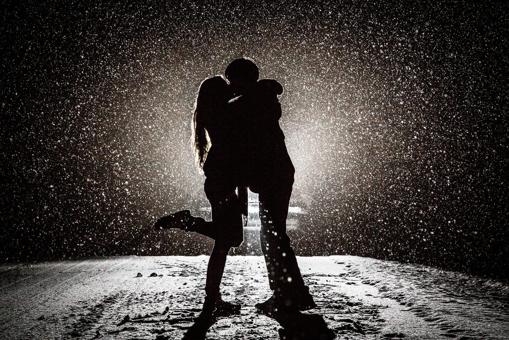 10 Cute Ideas for Winter Engagement Photos